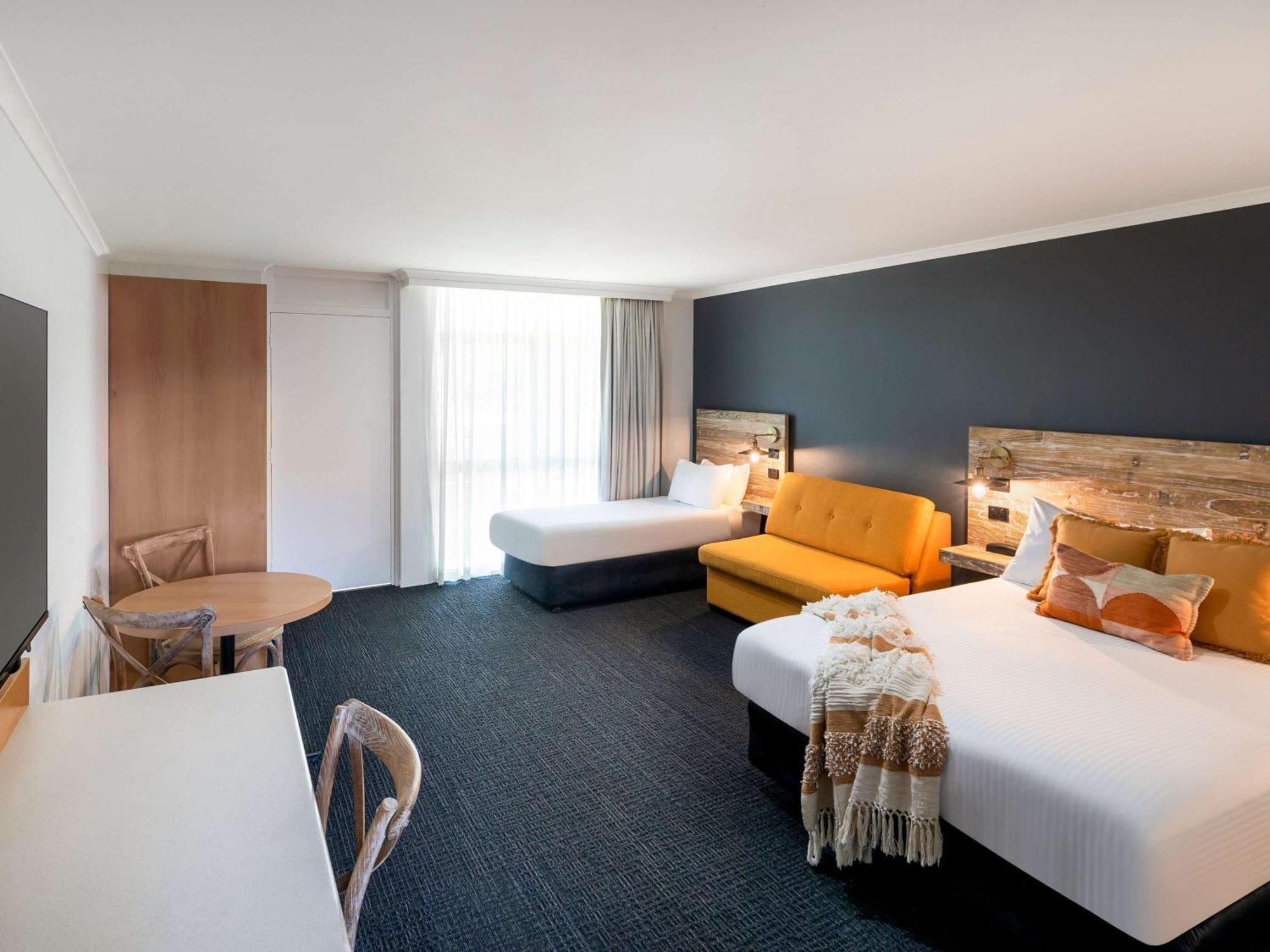 Ibis Styles Orange Exterior foto